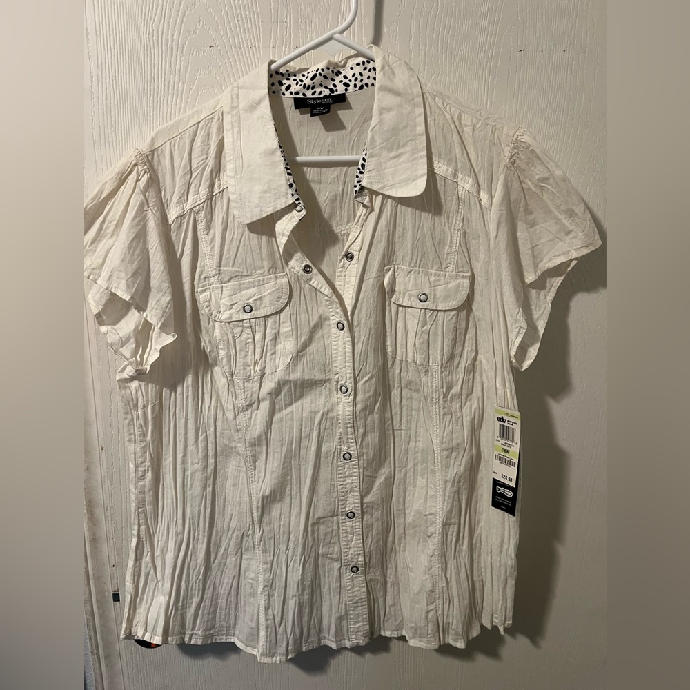 NWT - women’s lightweight button up blouse size 18W